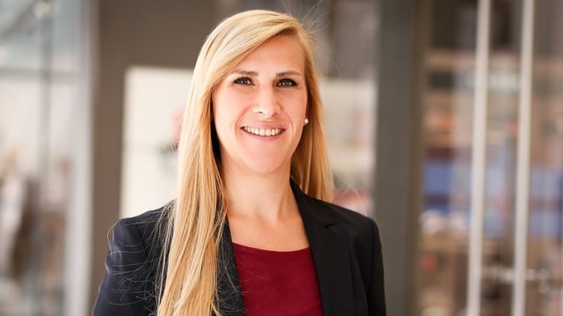 Adobe holt neue Chefin für das Geschäft Central Europe, sie kommt von Salesforce - Adobe ernennt Nadine Wolanke zur neuen Geschäftsführerin für Central Europe - Quelle: LinkedIn
